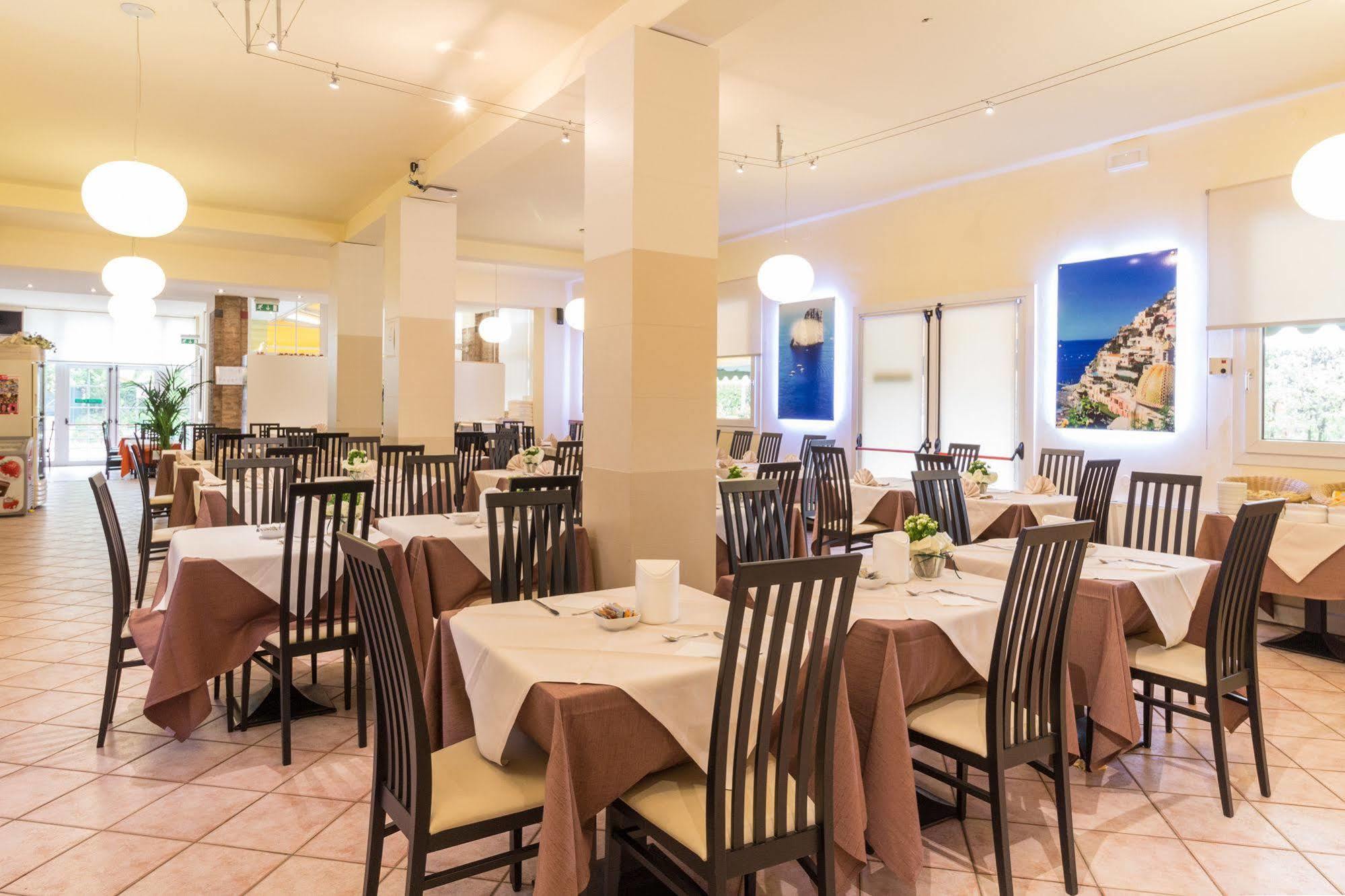 B&B Hotel Roy Silea Luaran gambar